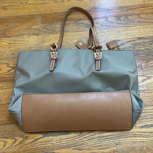 EUC Tommy Hilfiger Tote - Picture 6 of 6